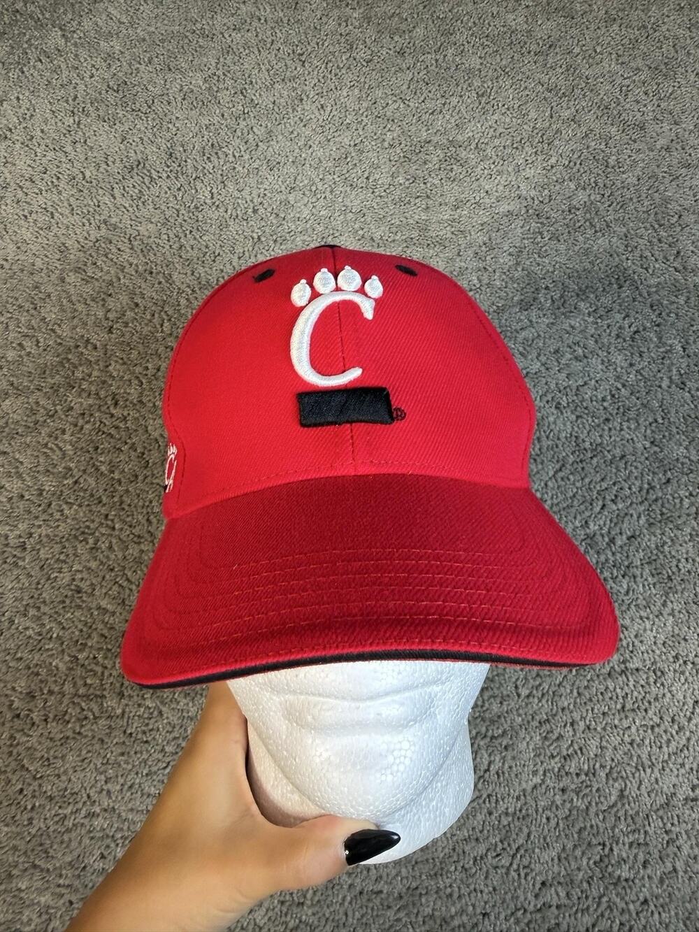 Cincinnati Bearcats Hat Mens One Size Red Colosseum Strap Back Baseball